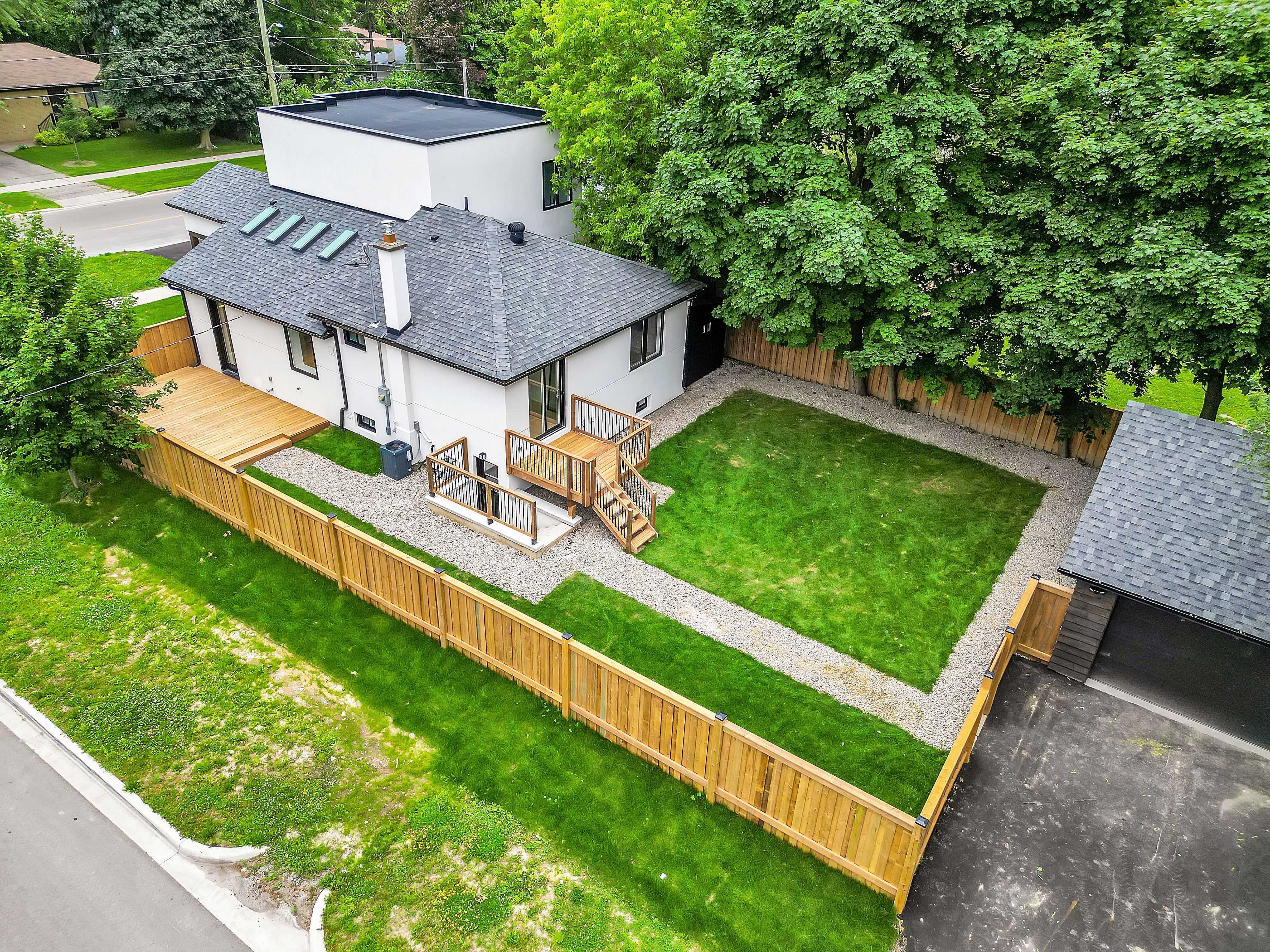 Aurora, ON L4G 2C4,105 Murray DR
