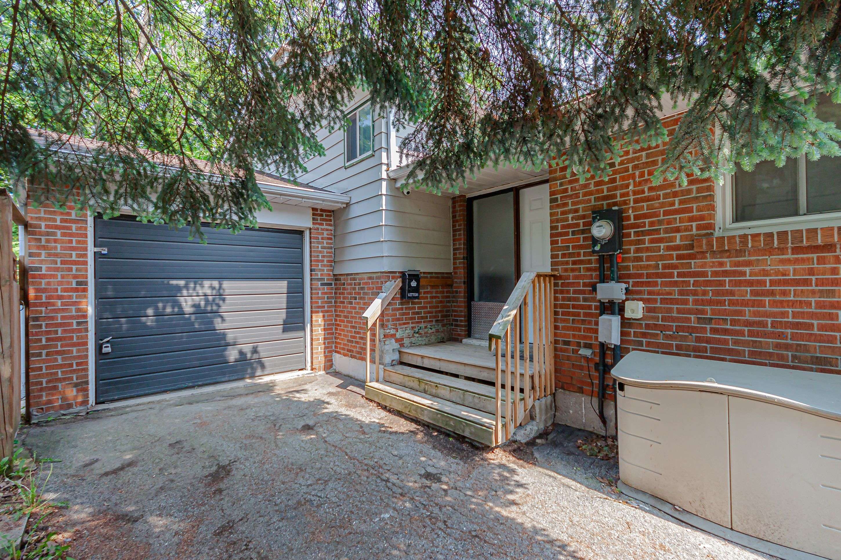 Barrie, ON L4M 5B5,21 Ashdale CT