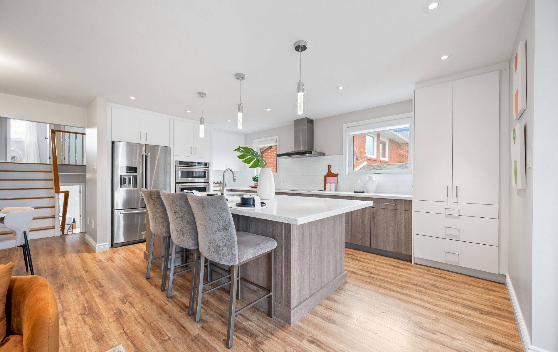 Mississauga, ON L4W 3M9,1399 Underwood DR