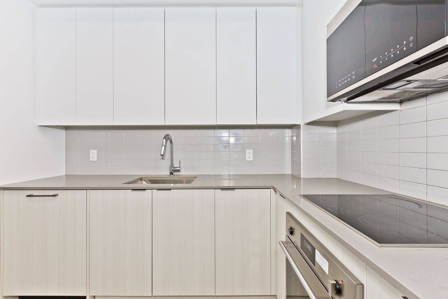 Oakville, ON L6H 3R7,2481 Taunton RD #1304