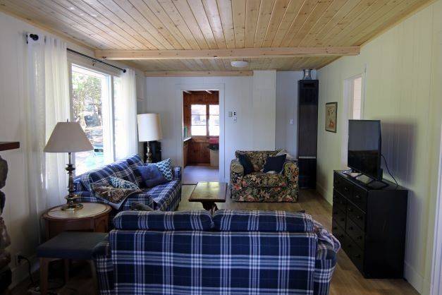 Northern Bruce Peninsula, ON N0H 2R0,131 Bay ST S