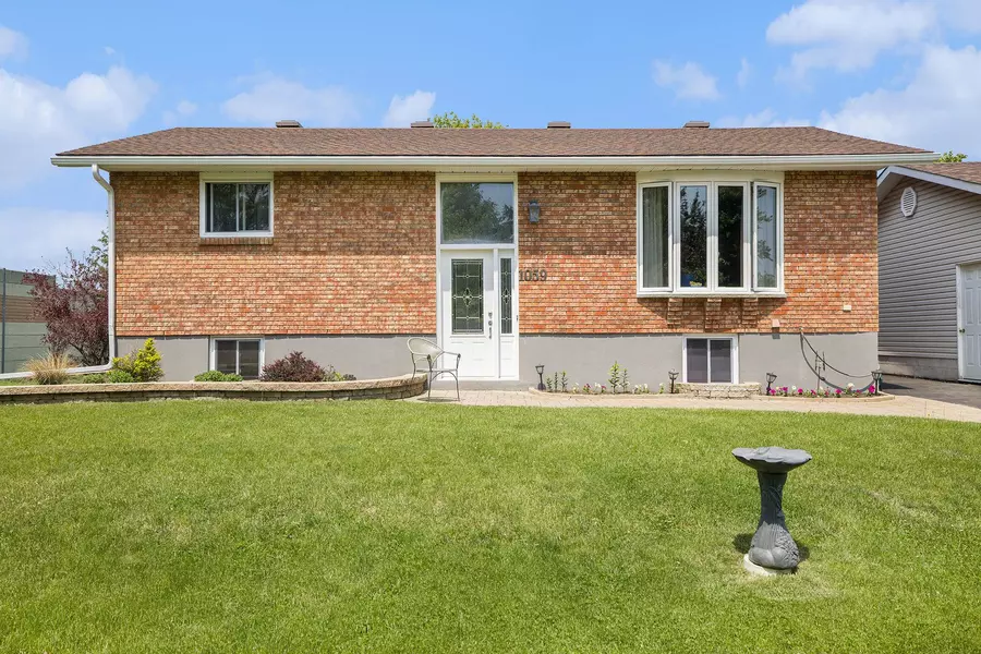 1059 Flynn AVE, Carp - Dunrobin - Huntley - Fitzroy And Area, ON K7S 3G7