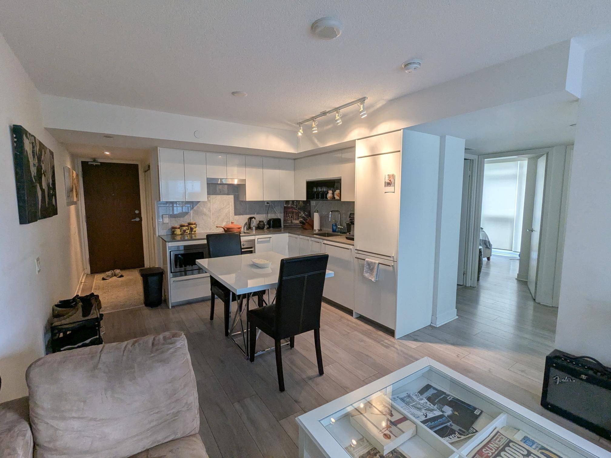 Toronto C01, ON M5V 0J2,70 Queens Wharf RD #606