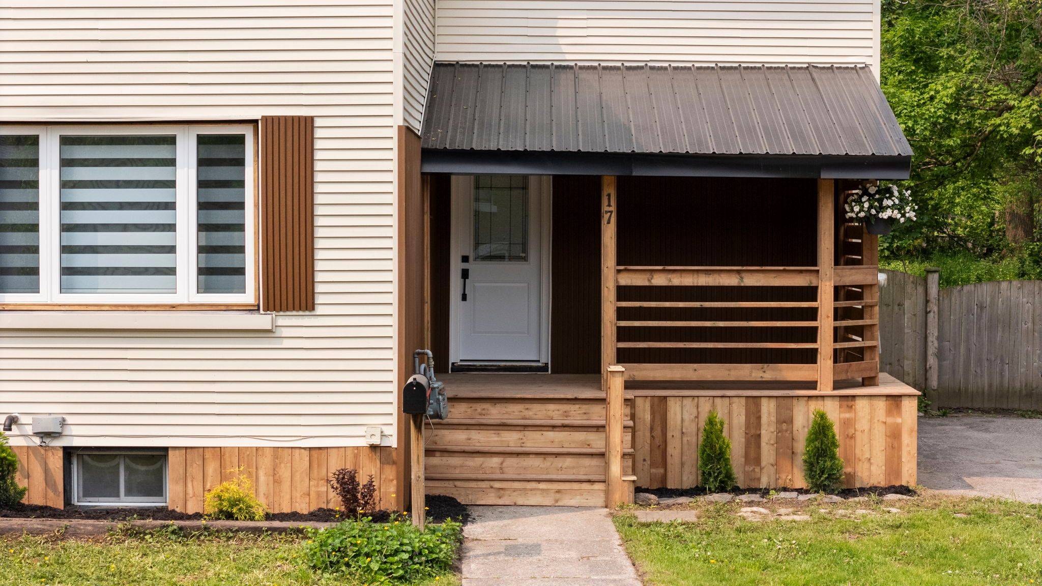 Orillia, ON L3V 5Y3,17 Douglas ST