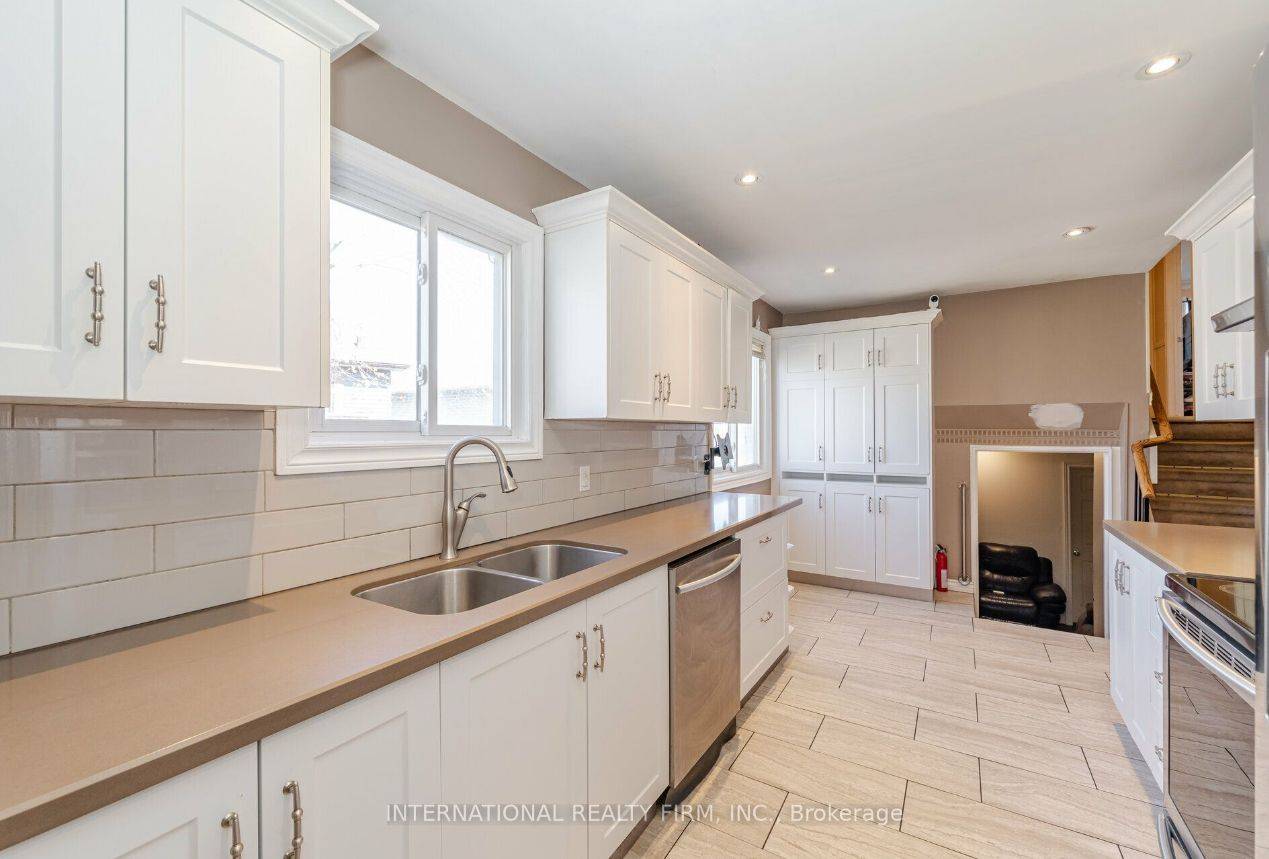 Brampton, ON L6Z 1J3,124 Courtleigh SQ
