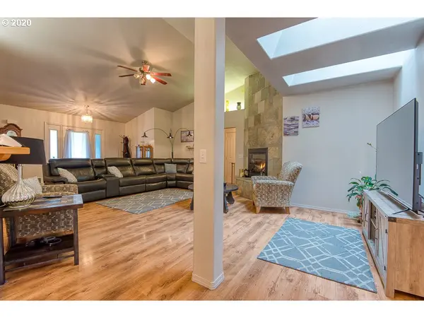 Coos Bay, OR 97420,983 SEAGATE