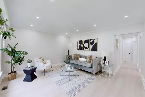 Richmond Hill, ON L4C 1B7,406 Centre ST E