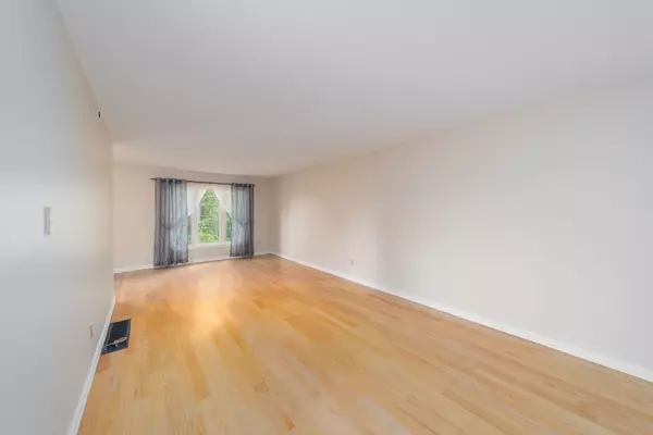 Barrie, ON L4M 5B5,14 ASHDALE CT