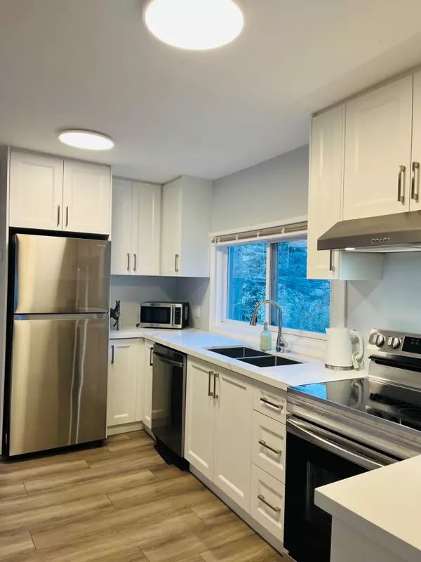 Mississauga, ON L5G 4E2,912 Beechwood AVE