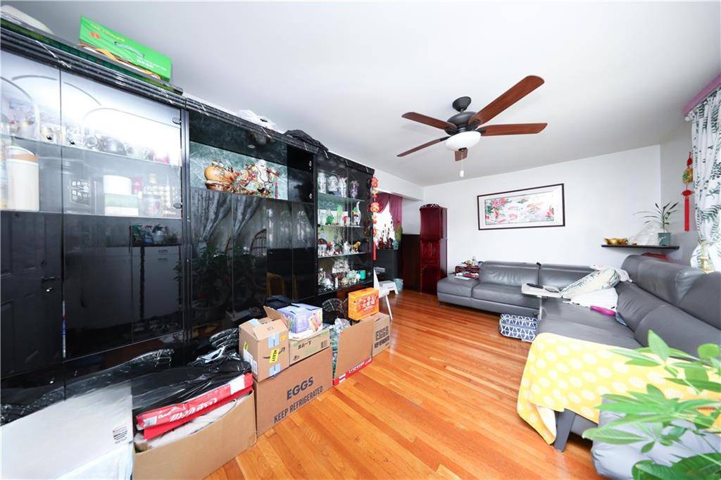 Staten  Island, NY 10305,27 Husson ST