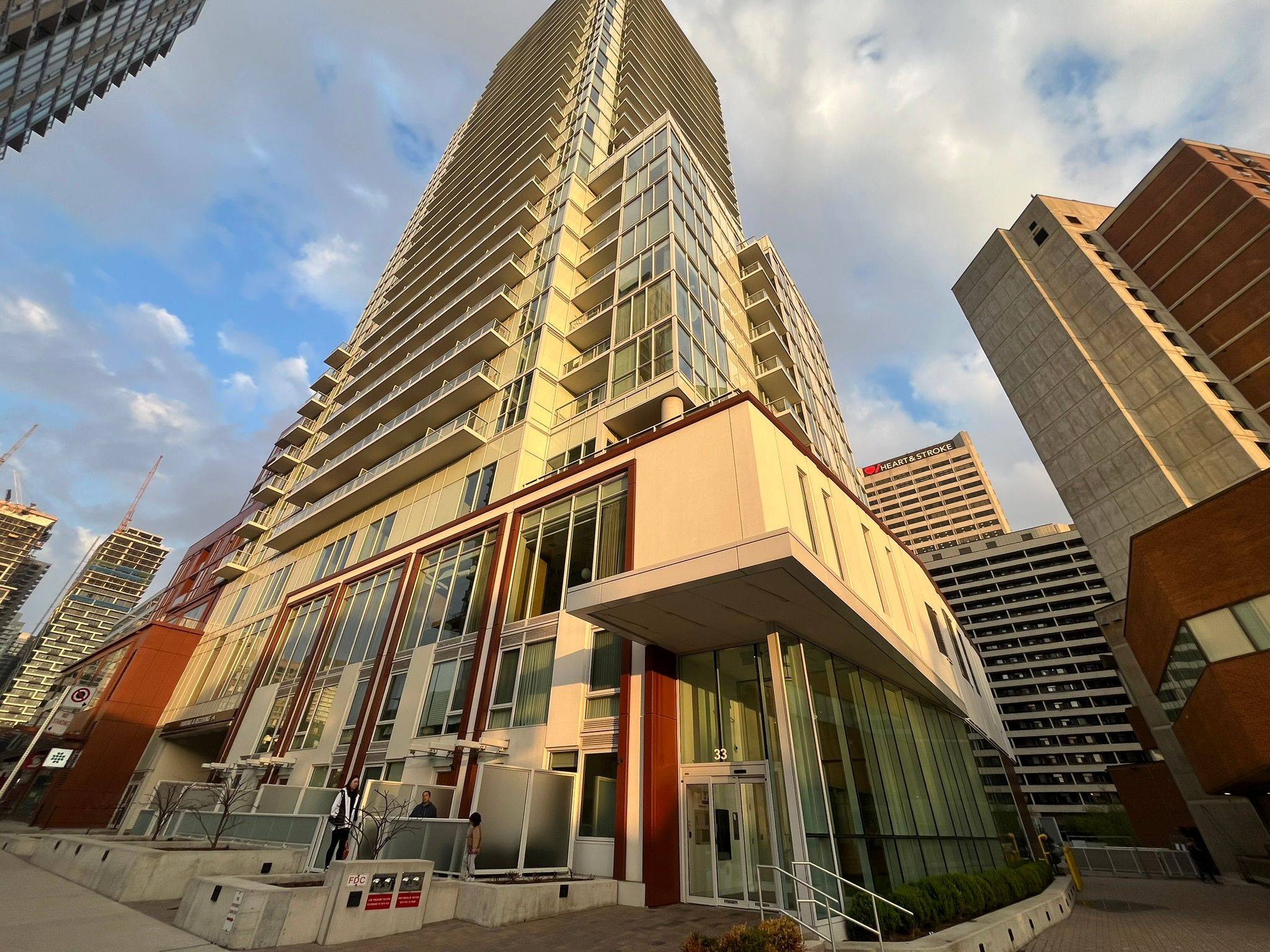 33 Helendale AVE #1509, Toronto C03, ON M4R 0A4