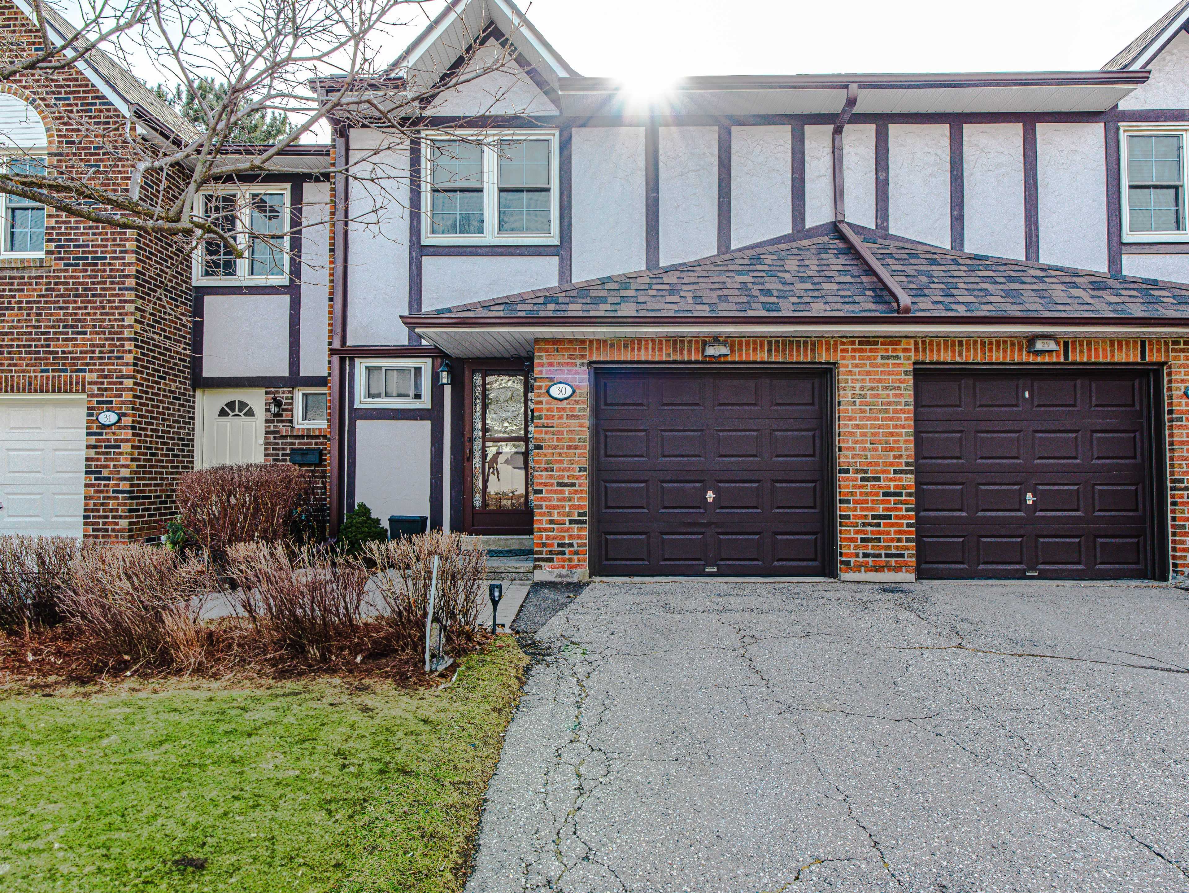 2120 Rathburn RD E #30, Mississauga, ON L4W 2S8