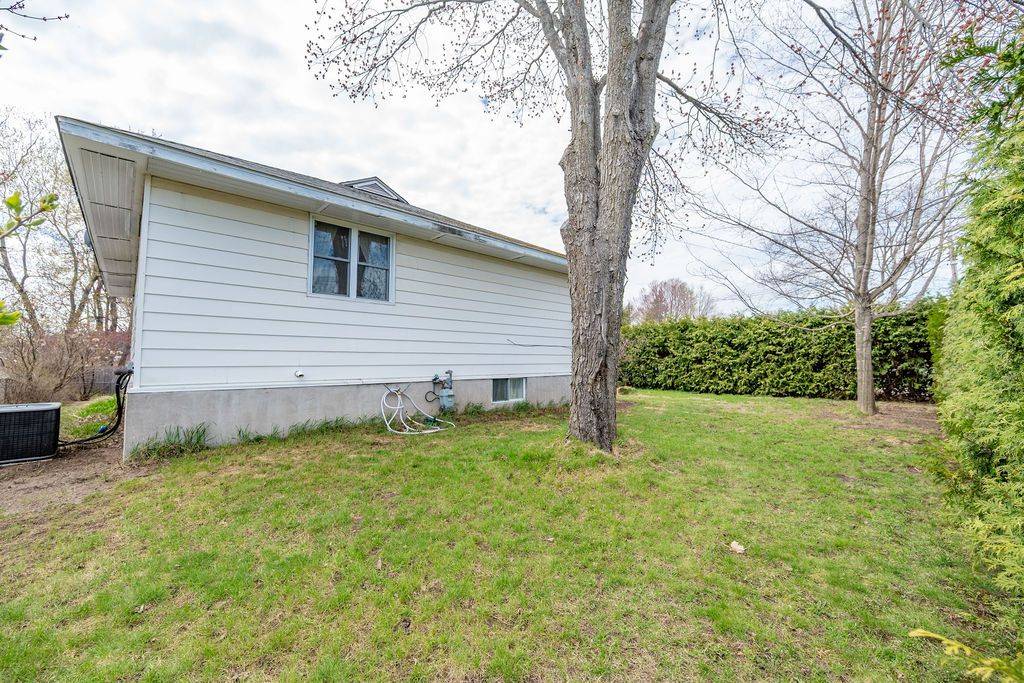 Petawawa, ON K8H 1V3,7 Laura ST