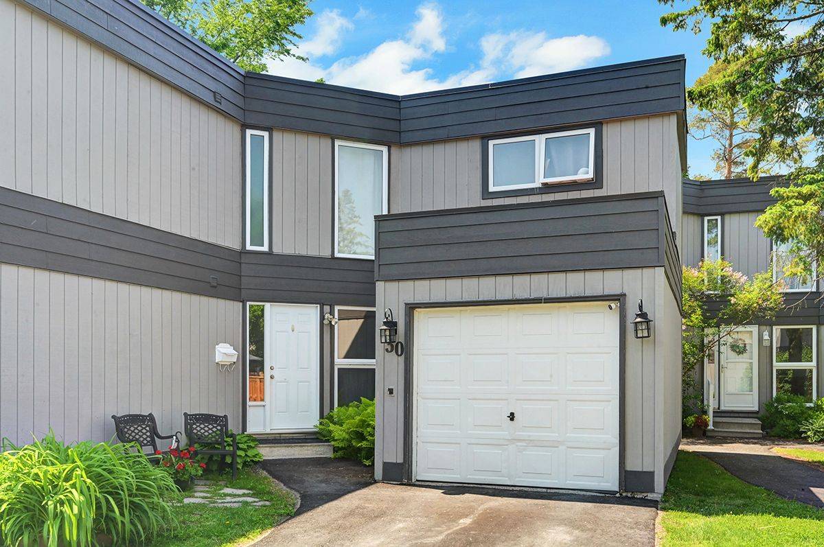 30 Compata WAY, Blackburn Hamlet, ON K1B 4W9