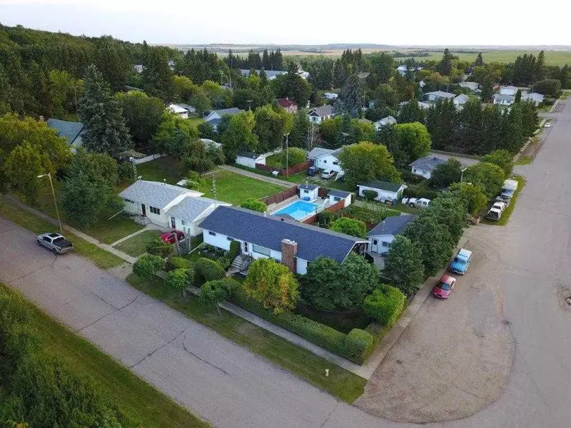 4824 50 ST, Innisfree, AB T0B 2G0
