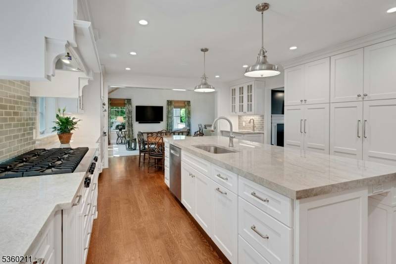 Summit City, NJ 07901,16 Sweetbriar Rd