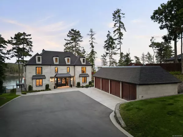 10865 Fernie Wynd Rd, North Saanich, BC V8L 5H8
