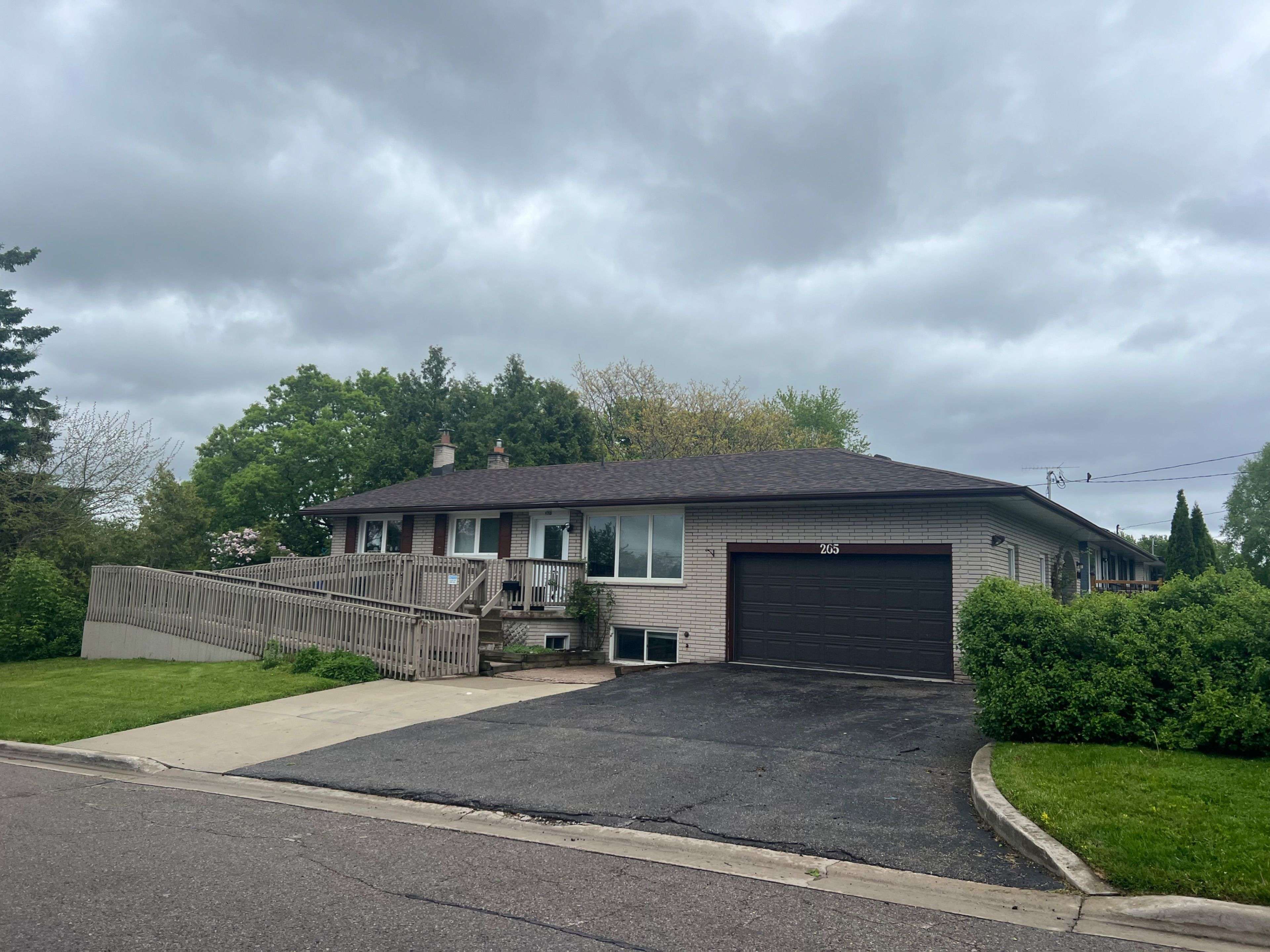 265 Chadburn ST, Oshawa, ON L1H 5V7