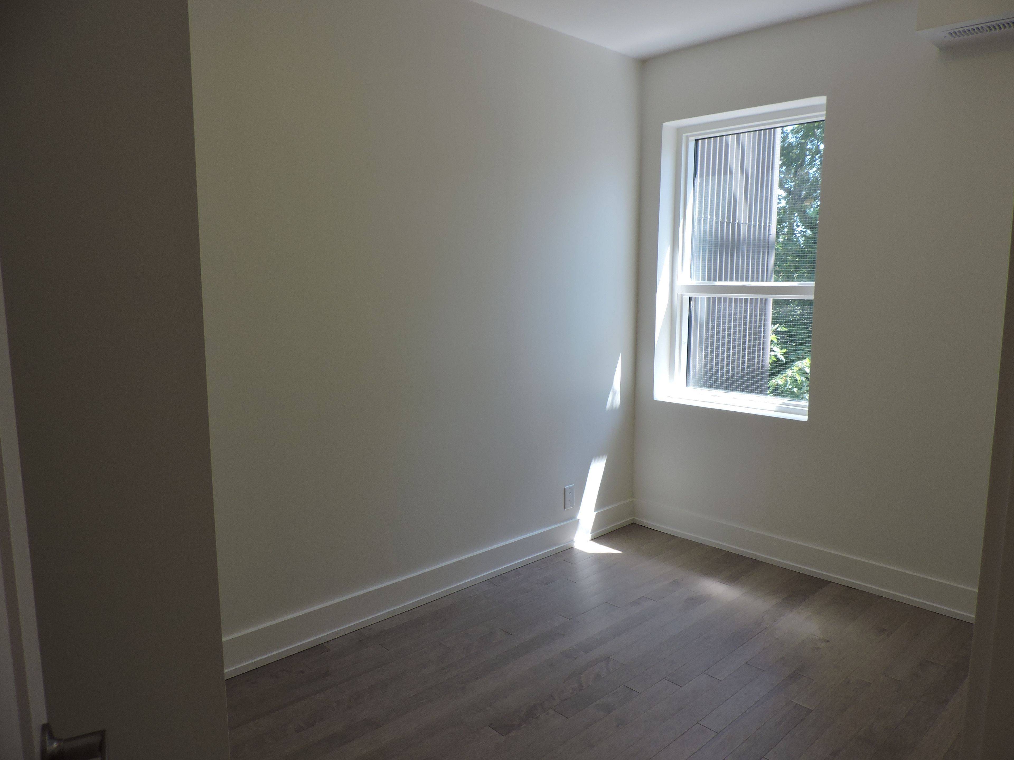 Toronto W01, ON M6P 1A5,1555 Bloor ST W #4