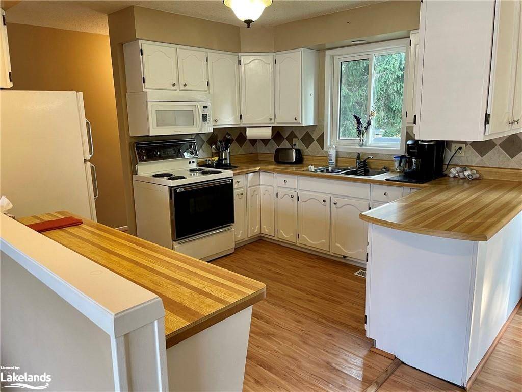 Meaford, ON N4L 1E5,33 CENTENNIAL HEIGHTS CT