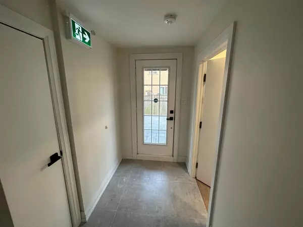Newmarket, ON L3X 2P1,397 Marble PL #Lower