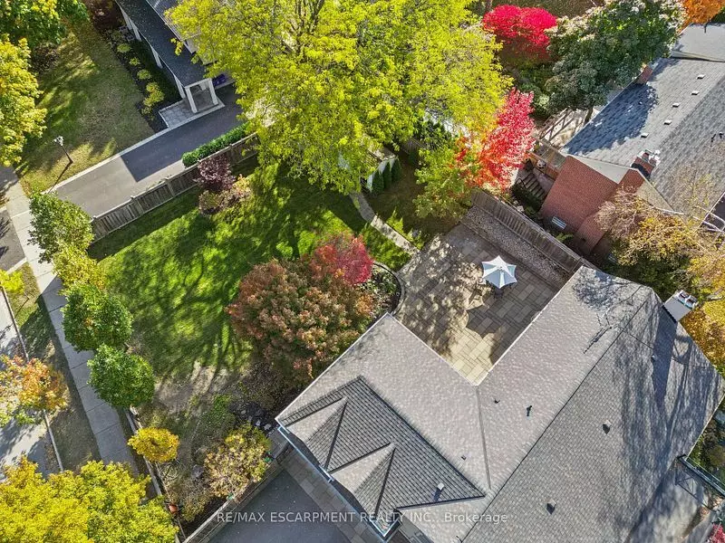 1300 Braeside DR, Oakville, ON L6J 2A4