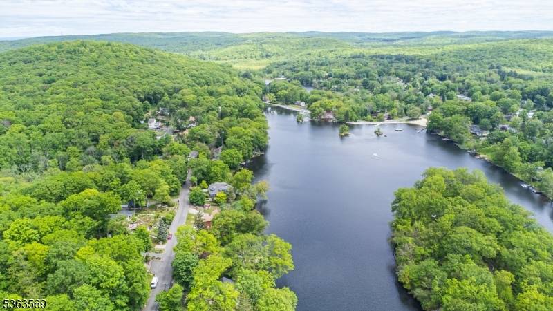 Hardyston Twp., NJ 07460,36 Lake Shore Rd WEST