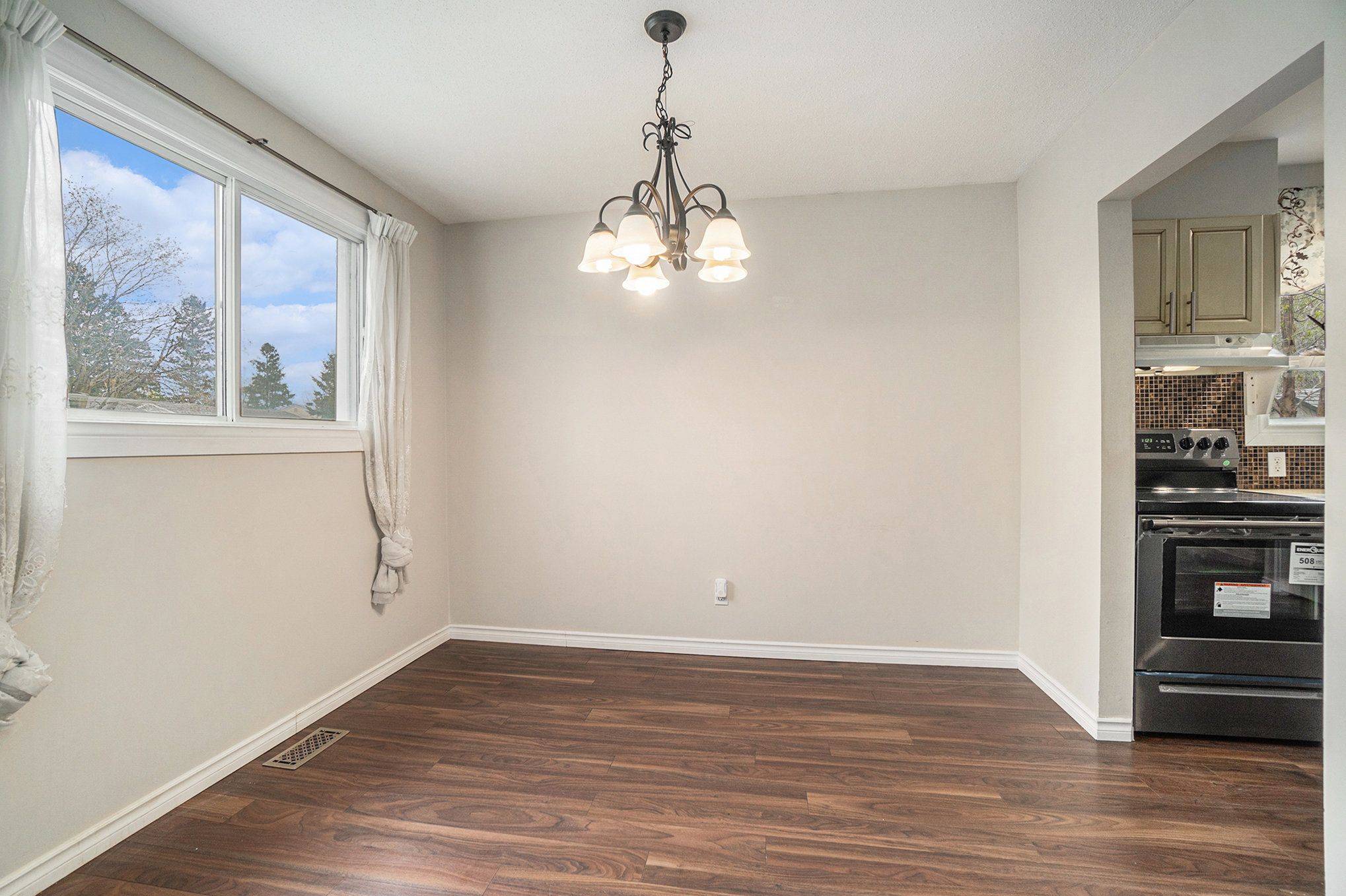 Beacon Hill North - South And Area, ON K1J 6Z6,770 Eastvale DR