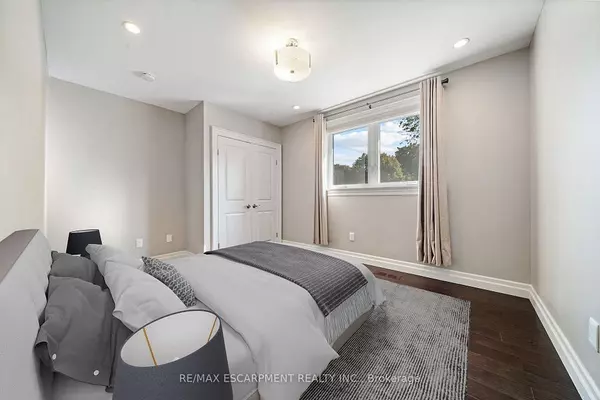 Oakville, ON L6J 2A4,1300 Braeside DR