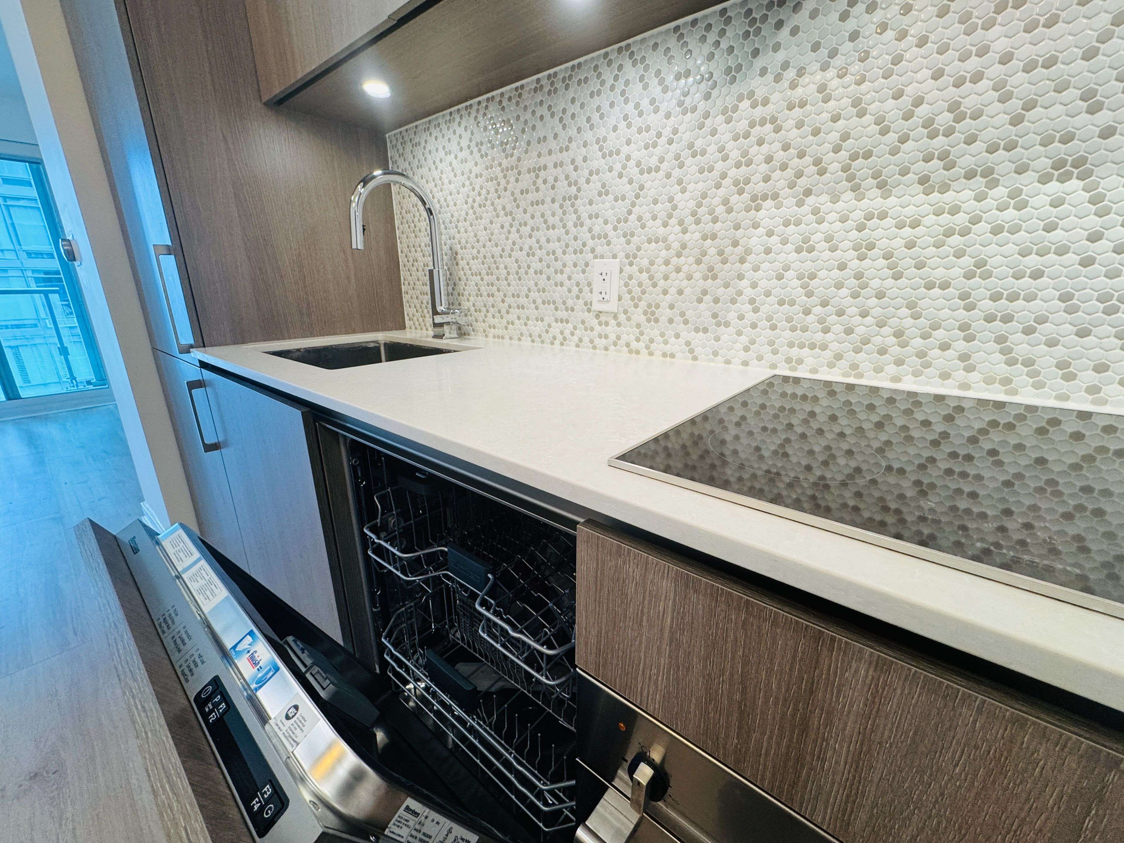 Toronto C02, ON M4W 1L1,1 Yorkville AVE #2406
