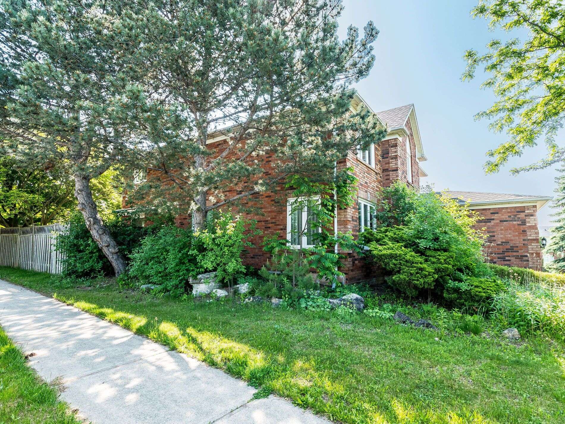 Oakville, ON L6M 2S4,1187 Giles Gate