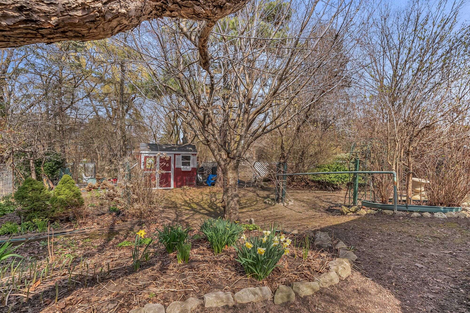 Mississauga, ON L5G 4E3,945 Beechwood AVE