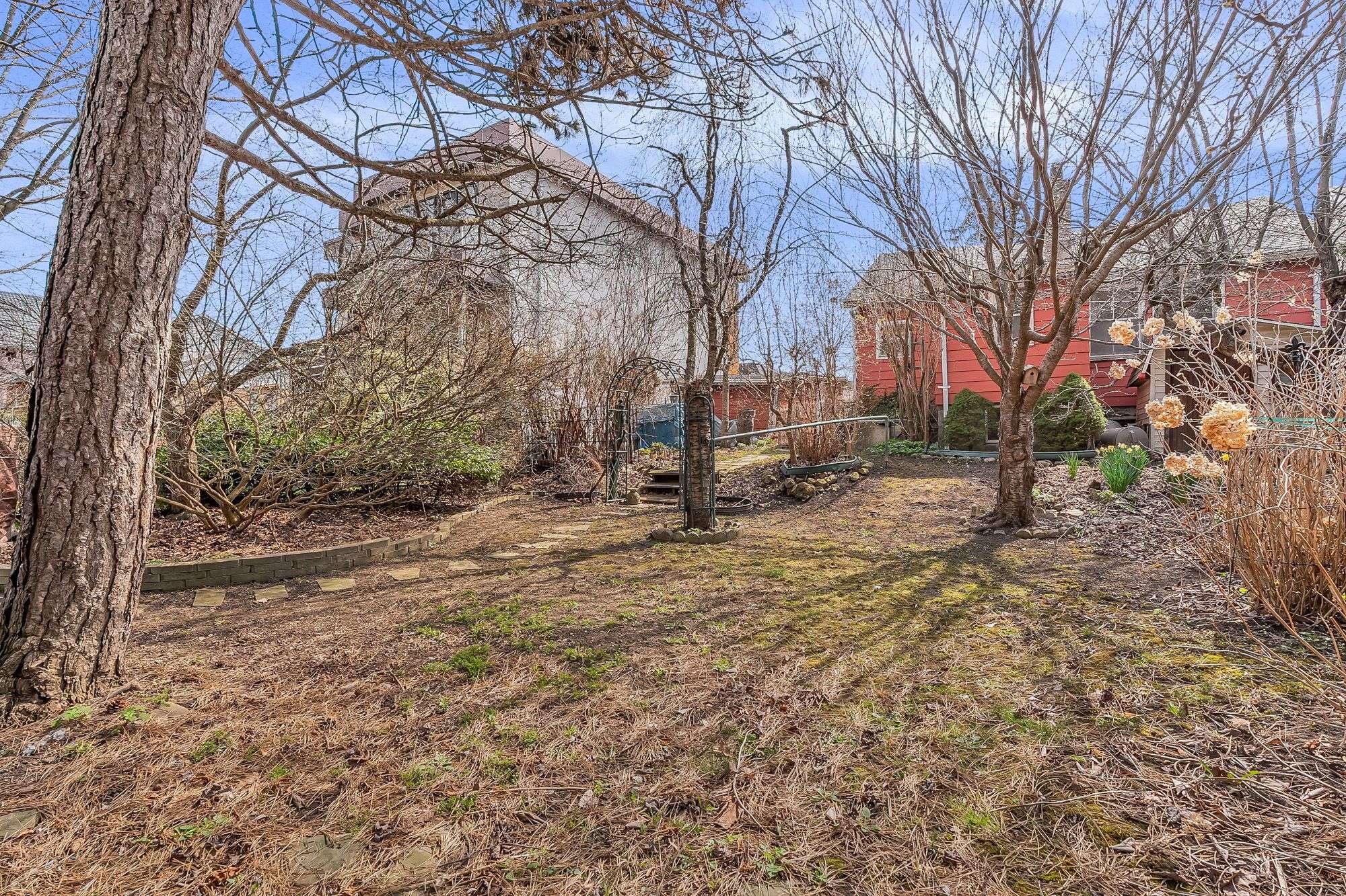 Mississauga, ON L5G 4E3,945 Beechwood AVE