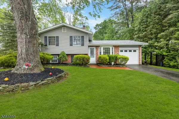 62 Valley View Rd, High Bridge Boro, NJ 08829