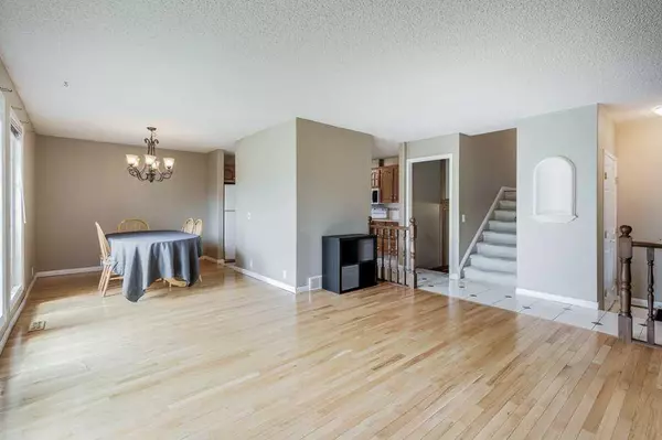 Airdrie, AB T4B 1B1,16 Ridgegate WAY SW