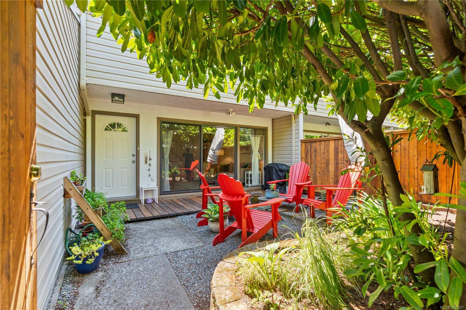 156 St. Lawrence St #106, Victoria, BC V8V 1X8