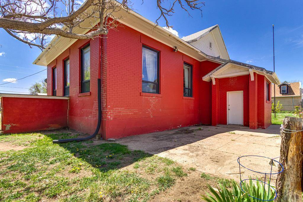 611 W 7th St, Walsenburg, CO 81089