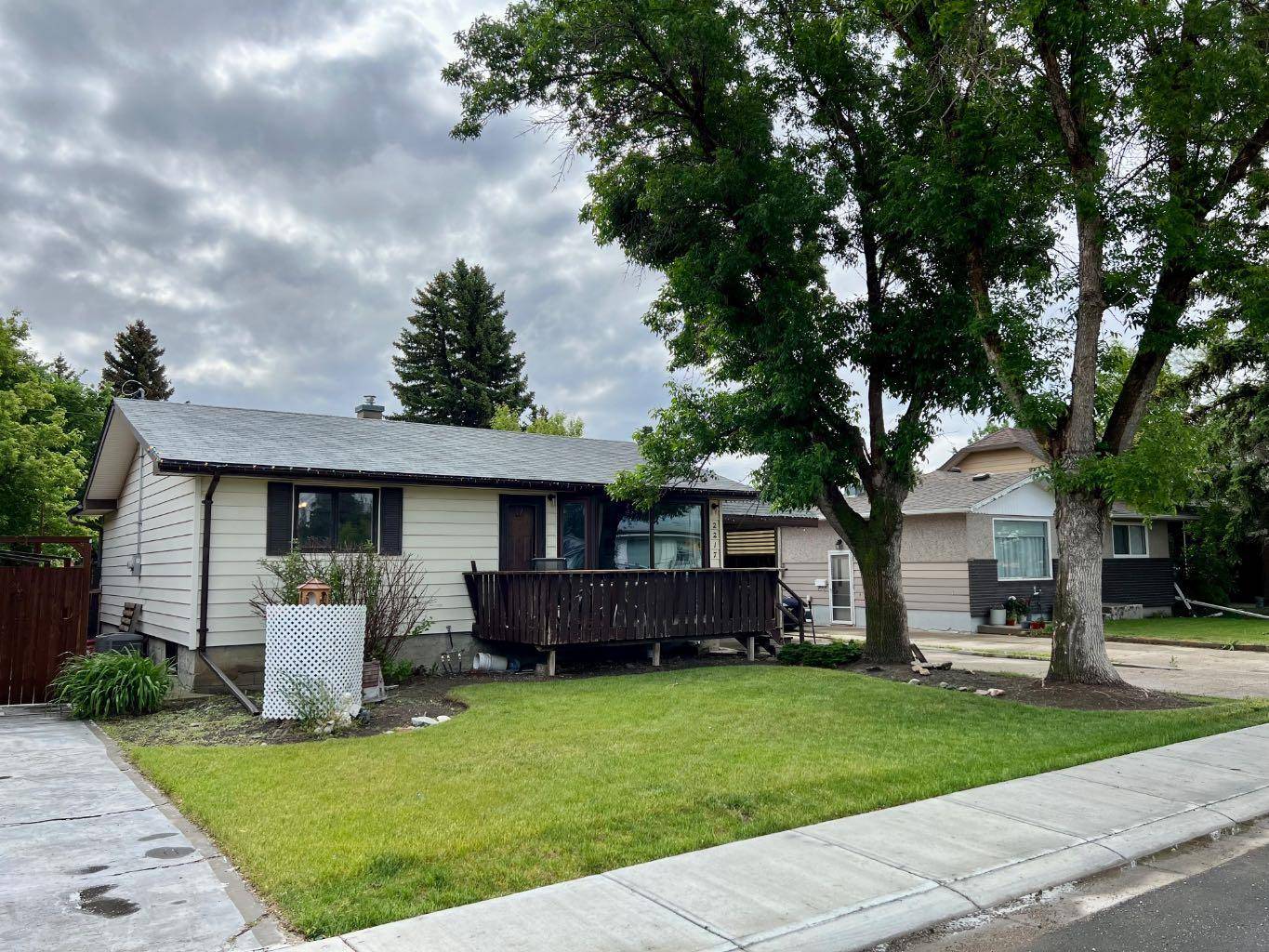 Coaldale, AB T1M 1E1,2217 14 ST