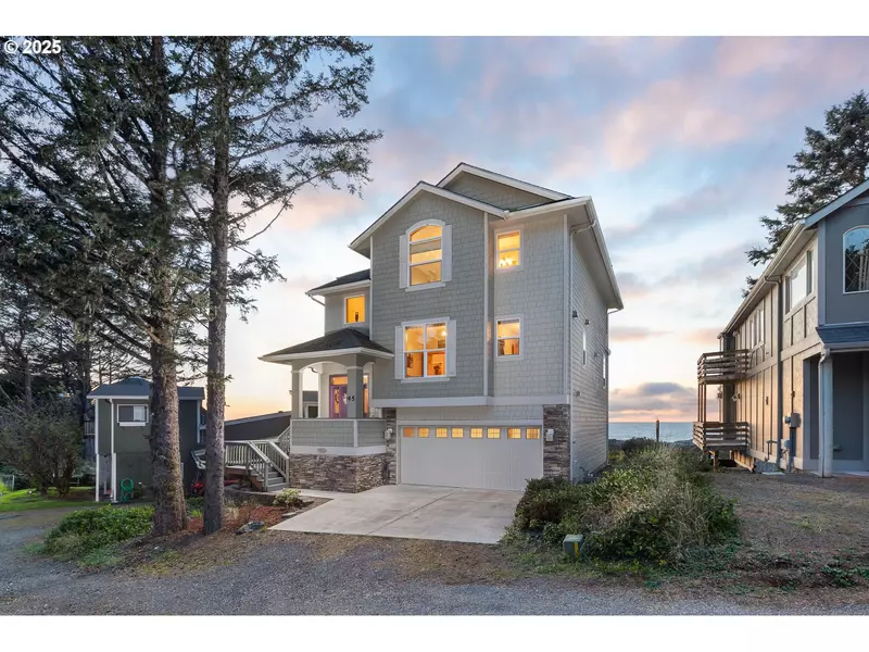 45 NW HARNEY ST, Depoe Bay, OR 97341