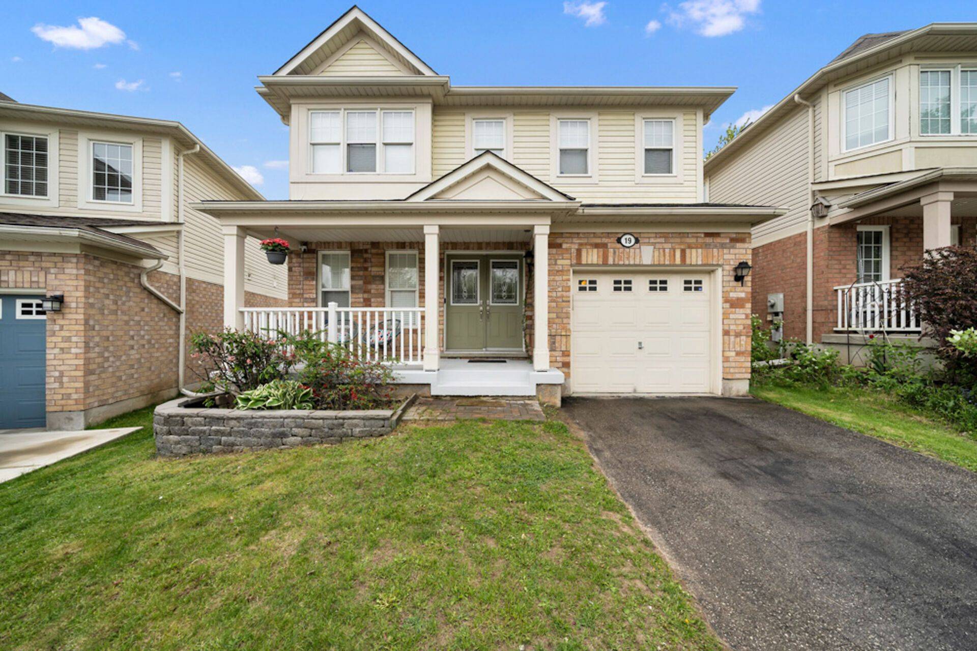 19 Coulthard BLVD, Cambridge, ON N1T 2E7