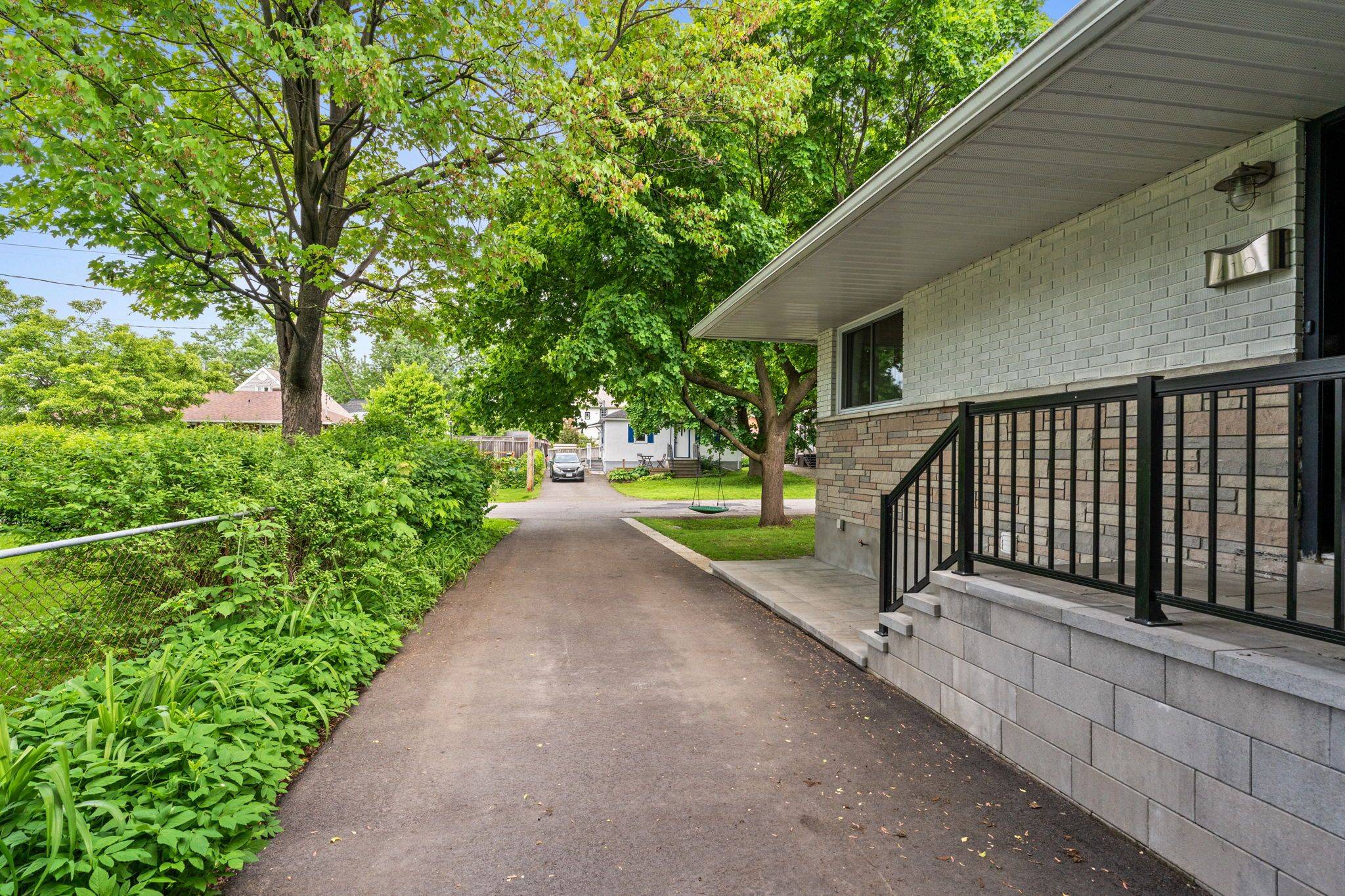 Woodroffe, ON K2B 5J4,410 Hartleigh AVE