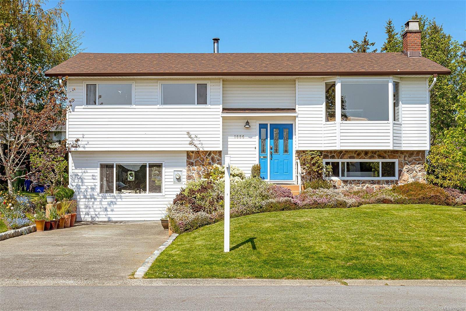 Central Saanich, BC V8M 1K6,1886 Seaboard Cres