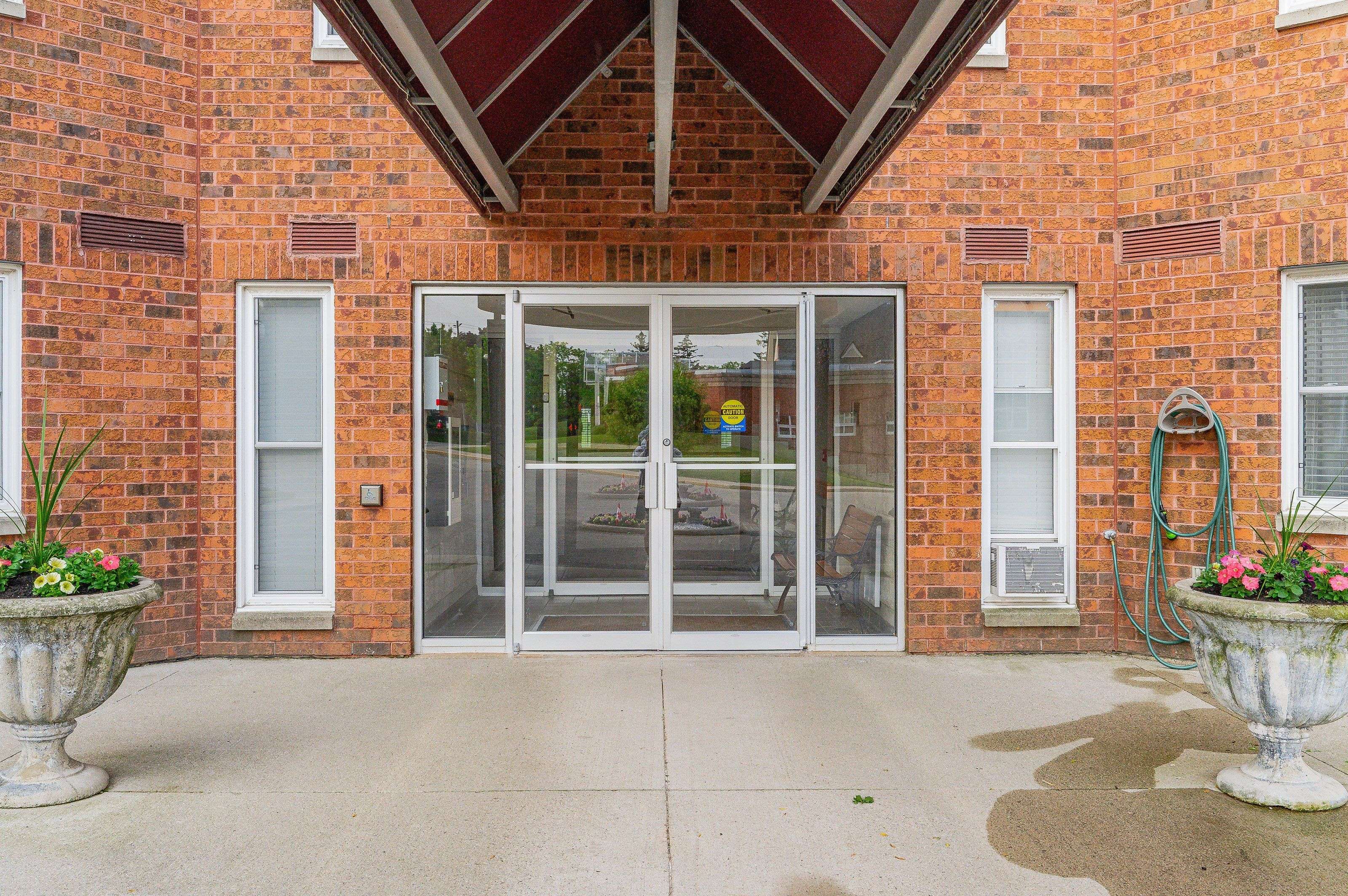 Guelph, ON N1H 8H2,208 Silvercreek Pkwy N #312