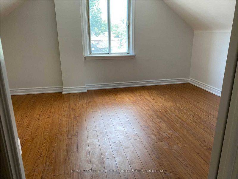 Toronto E04, ON M1R 3R8,18 Ilfracombe CRES