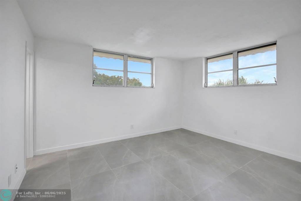 Pembroke Pines, FL 33025,9720 S Hollybrook Lake Dr  #301
