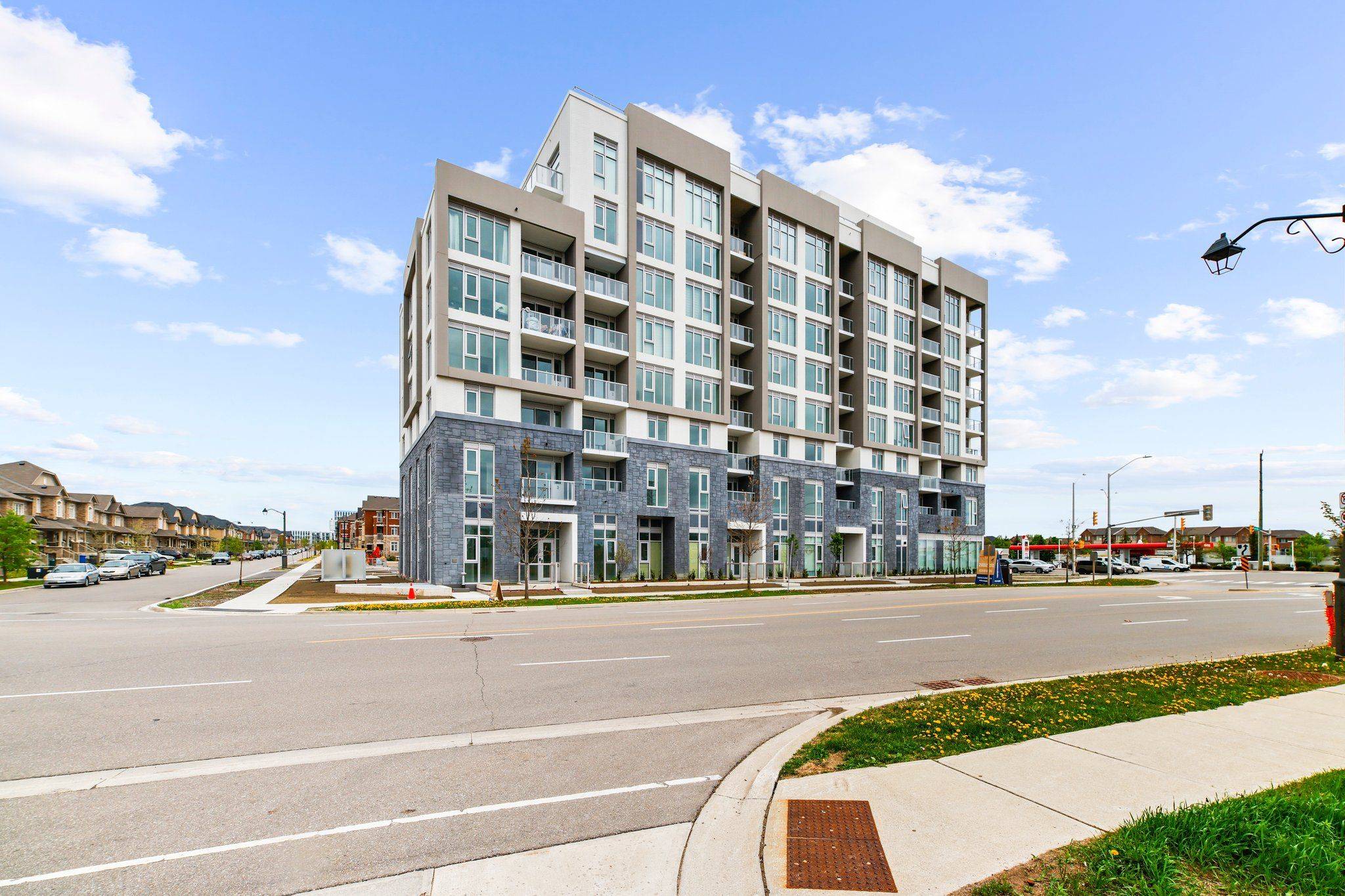 Oakville, ON L6H 0S2,412 Silver Maple RD #716