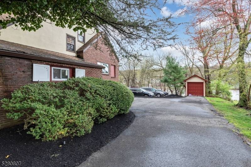 Watchung Boro, NJ 07059,153 Stirling Rd