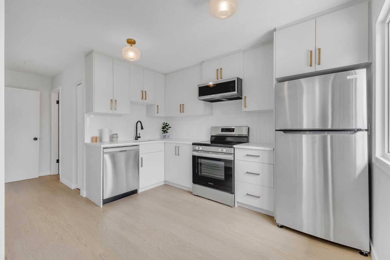 Calgary, AB T2V1S5,9803 24 ST Southwest #801