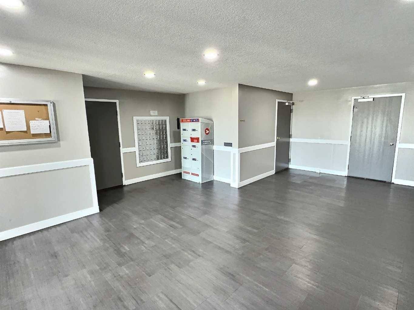 Edmonton, AB T6J 5N6,105 1945 ST NW #408