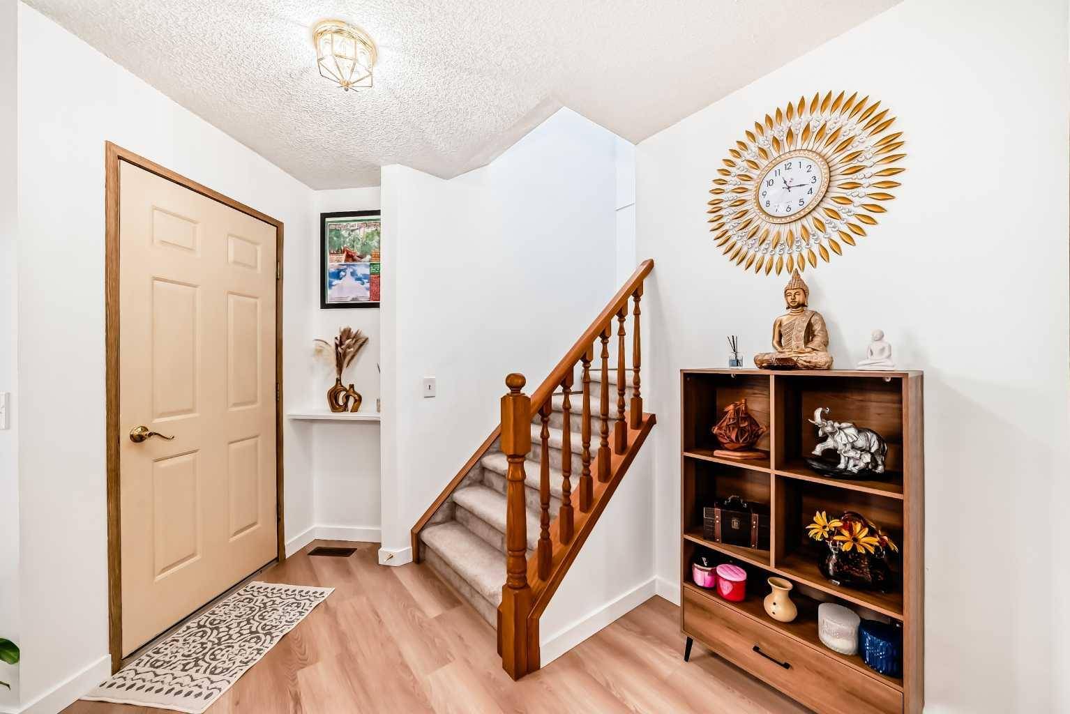 Calgary, AB T2Y 2W3,187 Shawinigan DR Southwest